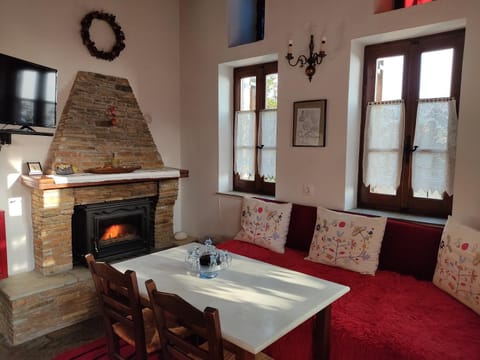 Archontiko Repana - Makrinitsa Stone Retreat Bed and Breakfast in Magnesia Prefecture, Greece