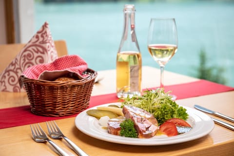 Restaurant/places to eat, Food and drinks, Food, Lunch