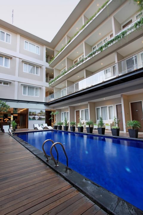 Property building, Swimming pool, Swimming pool