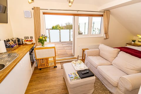 Sea View Holiday Flat - Covehurst Bay Condo in Hastings