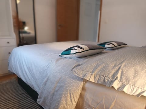 Bed, Bedroom, towels, wardrobe