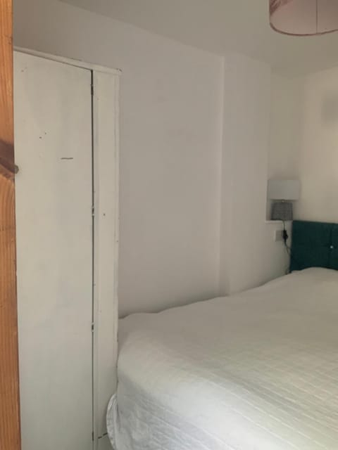 Self Contained Rooms in Central Torquay Bed and Breakfast in Torquay