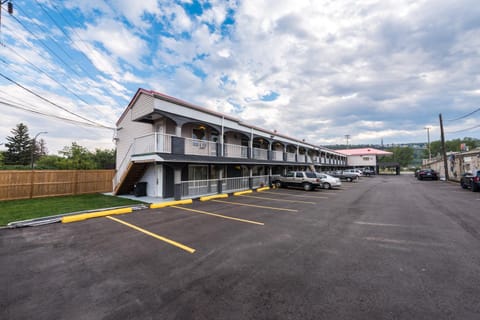 Olympia Lodge Motel in Calgary