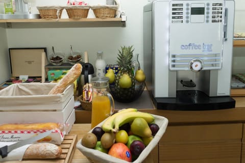 Kitchen or kitchenette, Food and drinks, Food