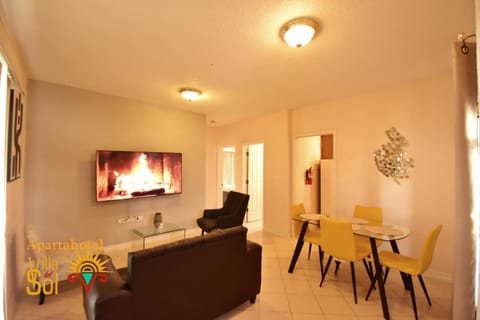 TV and multimedia, Living room, Seating area, Dining area