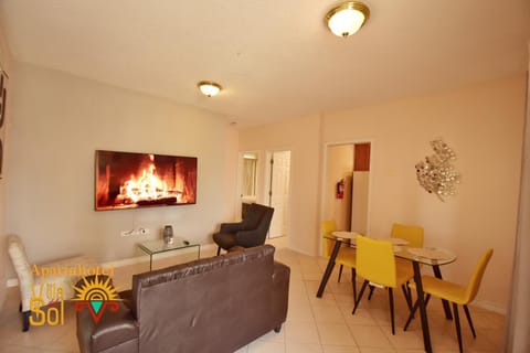 TV and multimedia, Living room, Seating area, Dining area