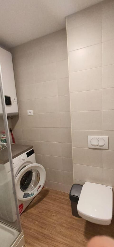 Toilet, Bathroom, washing machine