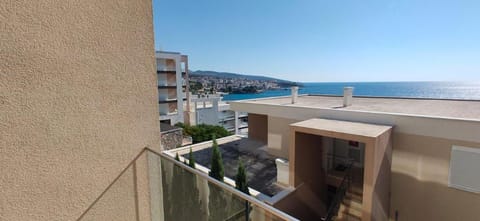 Property building, Day, Balcony/Terrace, Sea view