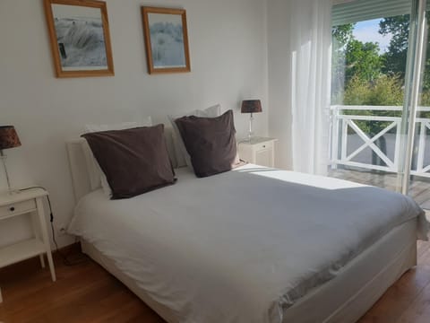 La Maison Blanche Bed and Breakfast in Andernos-les-Bains