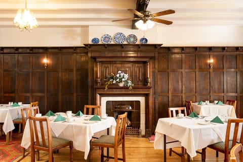 Restaurant/places to eat, Dining area, Breakfast