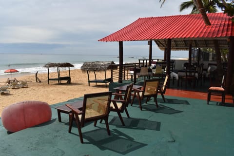 Whitepearl Beach Bed and Breakfast in Hikkaduwa