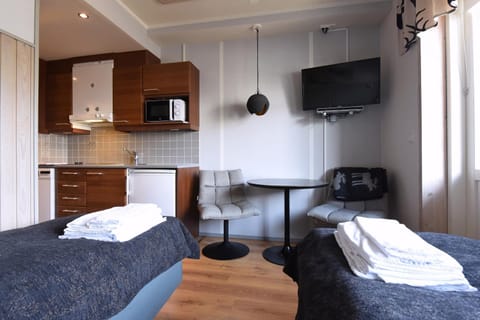 Bed, Kitchen or kitchenette, Photo of the whole room, Seating area, towels