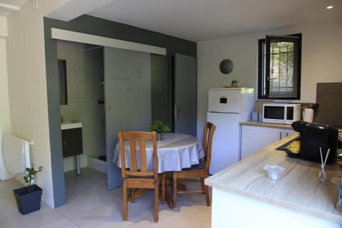 Dining area, kitchen