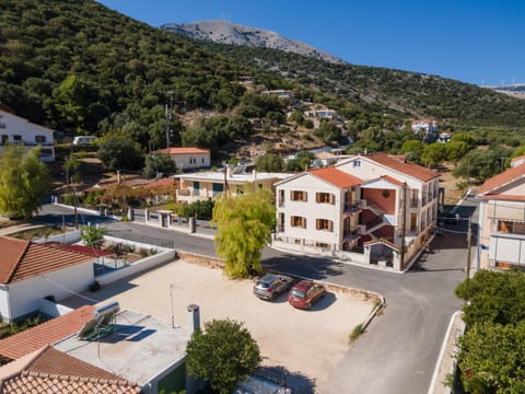 Alexatos Studios & Apartments Apartment hotel in Agia Effimia