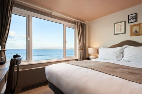 Bed, Bedroom, Sea view