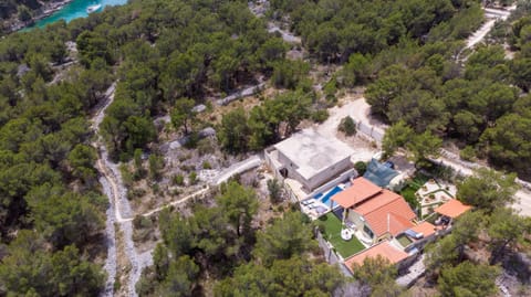 Family friendly house with a swimming pool Cove Koramaslinova - Koromaslinova, Brac - 15479 Casa in Split-Dalmatia County