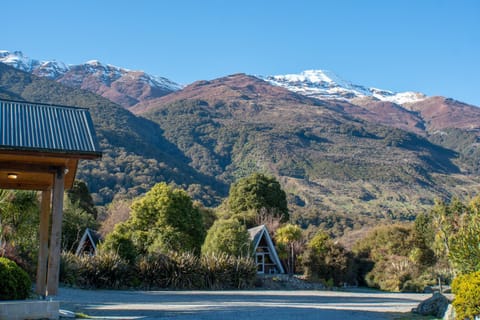 Wonderland Makarora Lodge Campground/ 
RV Resort in Otago