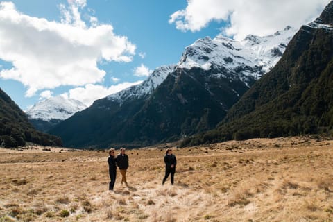 Wonderland Makarora Lodge Campground/ 
RV Resort in Otago