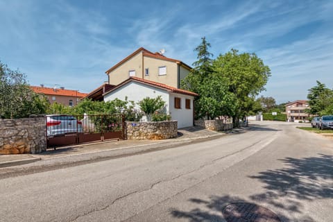Property building, Street view