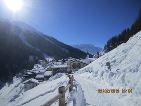 Day, Winter, On site