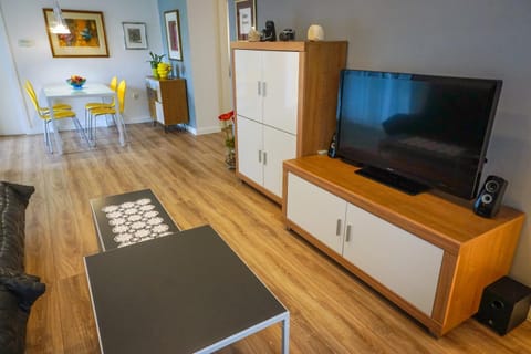TV and multimedia, Kitchen or kitchenette, Dining area