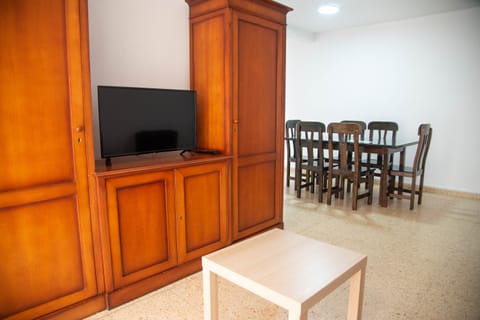 Communal lounge/ TV room, Dining area