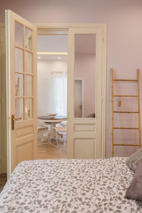 AllStar Boutique House in DownTown, direct connection with airport Villa in Athens