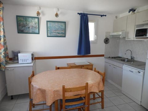 Maison mitoyenne duplex avec terrasse, garage et parking, proche plage, équipée pour 4 à 6 personnes - FR-1-326-385 House in Marseillan