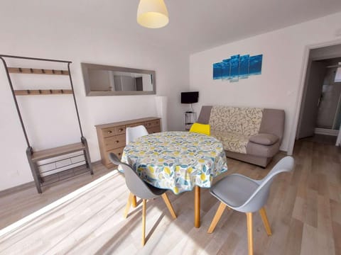 Appartement Marseillan-Plage, 2 pièces, 6 personnes - FR-1-326-502 Condo in Marseillan
