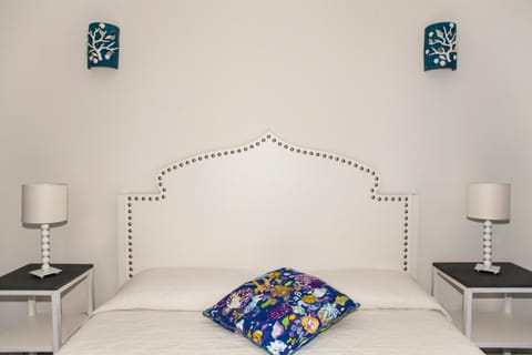 Bed, Photo of the whole room, Decorative detail