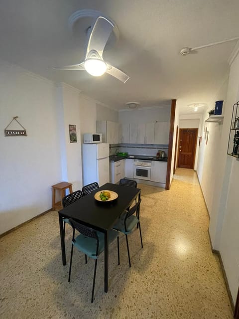 Kitchen or kitchenette, minibar, pet friendly, stove