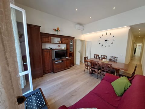 Dining area, Lunch