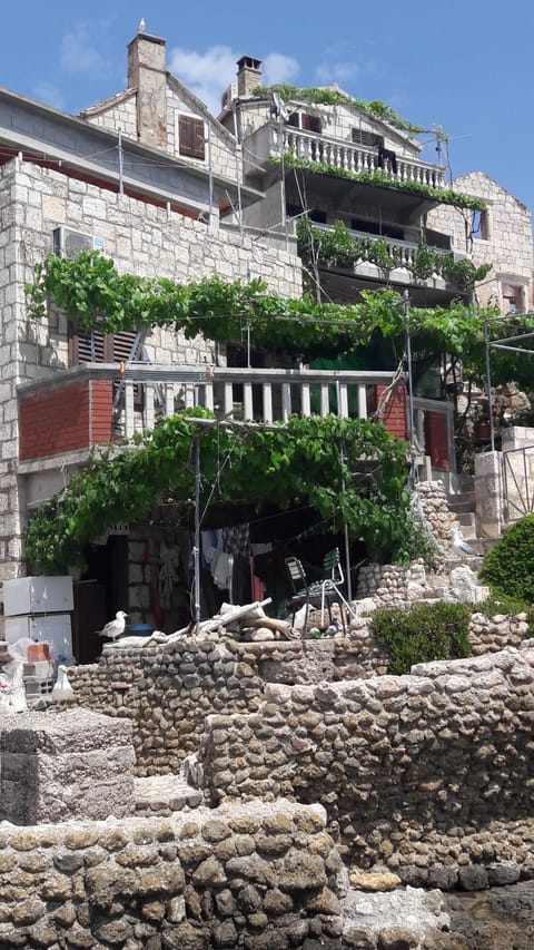 Facade/entrance, Balcony/Terrace