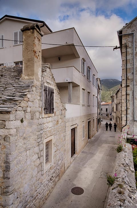 Apartments Marinkovic Komiza Condominio in Komiža