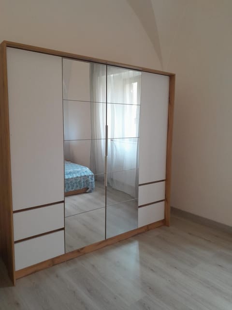 Bedroom, wardrobe