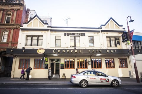 Property building, Facade/entrance, Day