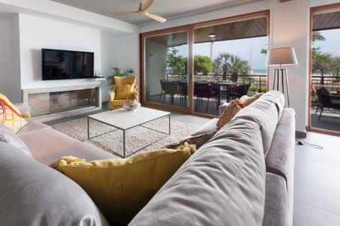 TV and multimedia, Living room, Photo of the whole room, Dining area