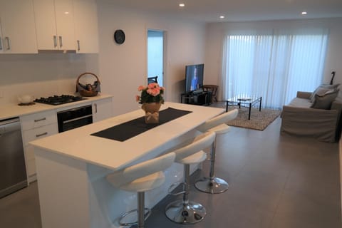 Kitchen or kitchenette, Photo of the whole room, Dining area