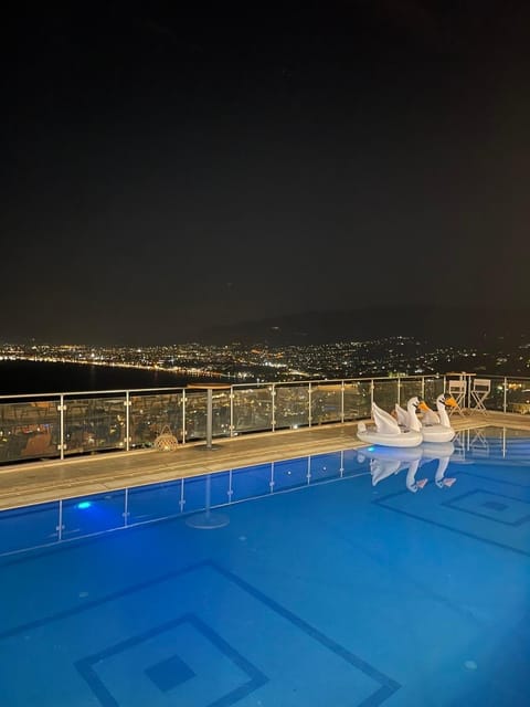 City view, Pool view, Sea view, Swimming pool