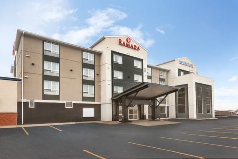 Ramada by Wyndham Airdrie Hotel & Suites Hotel in Airdrie