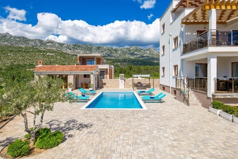 Natural landscape, Mountain view, Pool view, Swimming pool