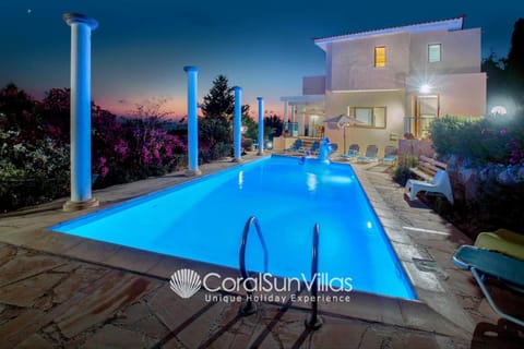 Wonderful quiet area,Complete Privacy,Large Pool, Colorful Garden, jacuzzi/Sauna Villa in Peyia
