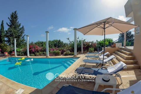 Wonderful quiet area,Complete Privacy,Large Pool, Colorful Garden, jacuzzi/Sauna Villa in Peyia