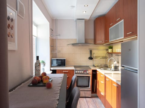 Kitchen or kitchenette, Dining area, minibar