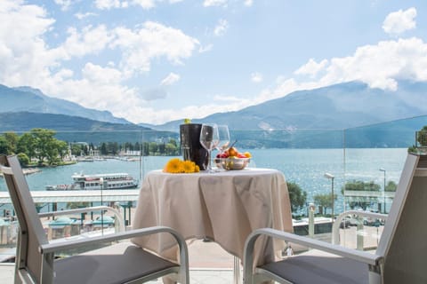 Balcony/Terrace, Lake view