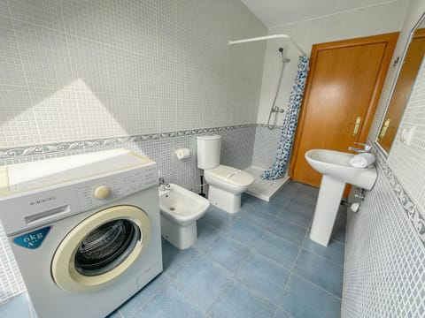 Shower, Toilet, Bathroom, washing machine