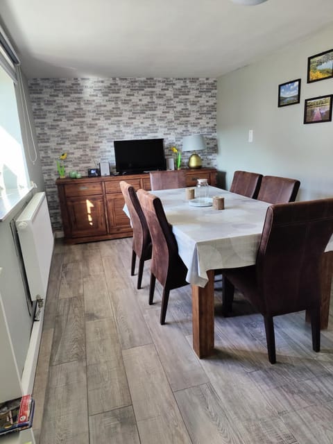 TV and multimedia, Kitchen or kitchenette, Dining area