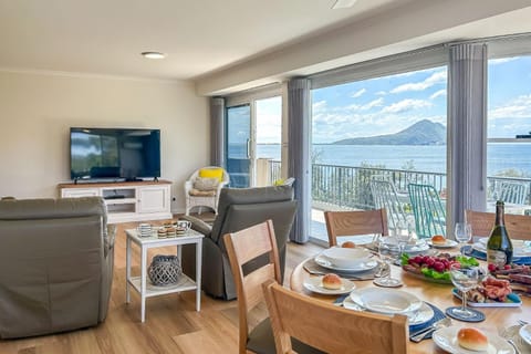 Albacore 7 Waterfront Unit Apartment in Shoal Bay