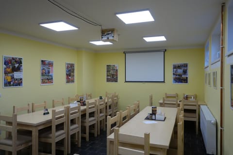 Restaurant/places to eat, Lounge or bar, Business facilities, Meeting/conference room