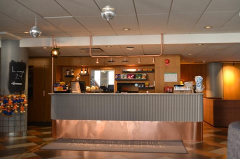 Lobby or reception, Food and drinks